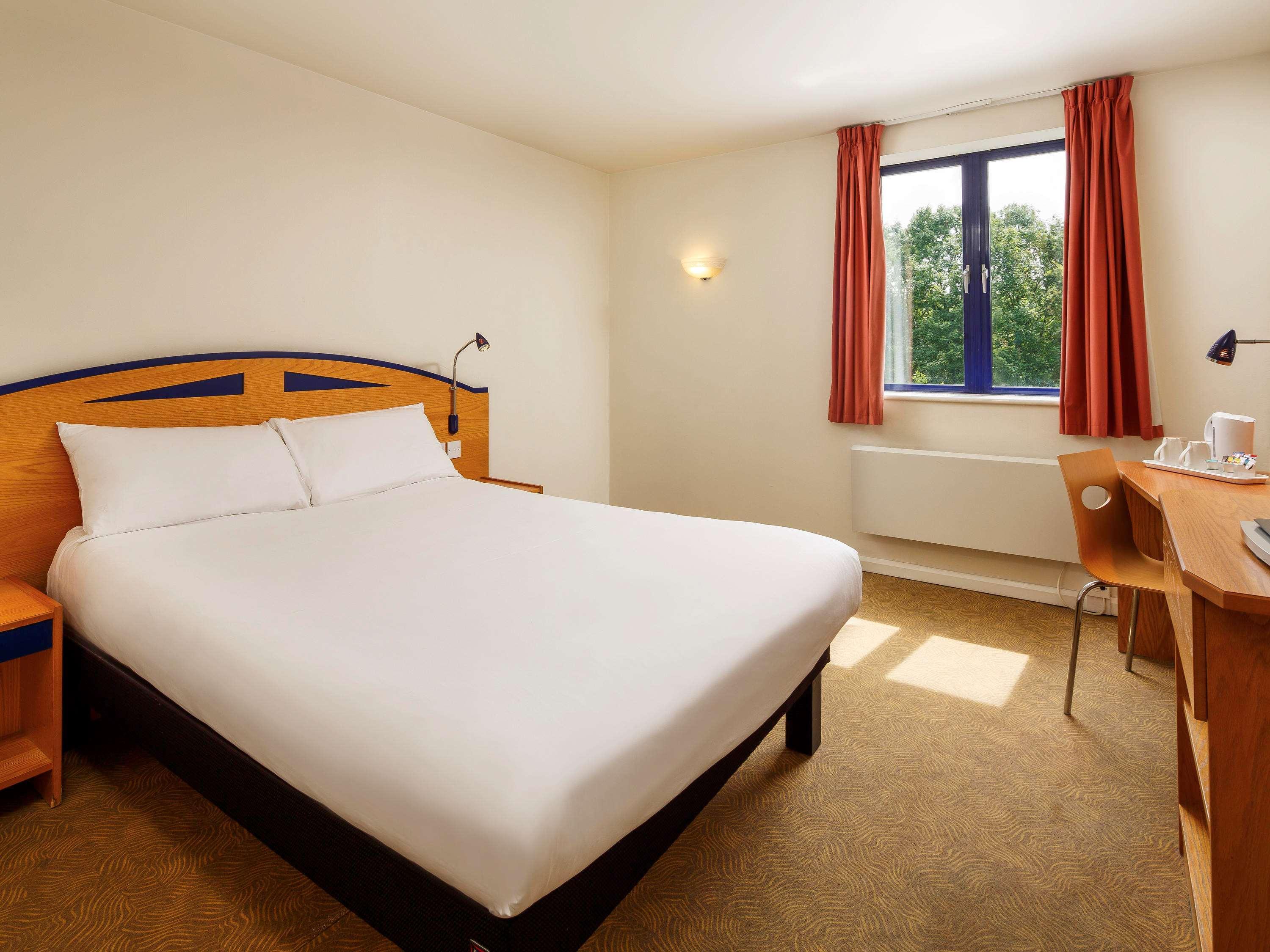 Ibis Wellingborough Hotel Екстериор снимка