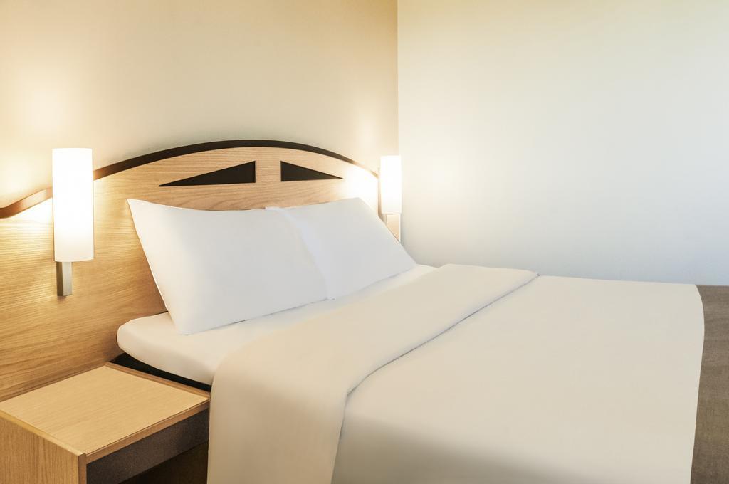Ibis Wellingborough Hotel Екстериор снимка