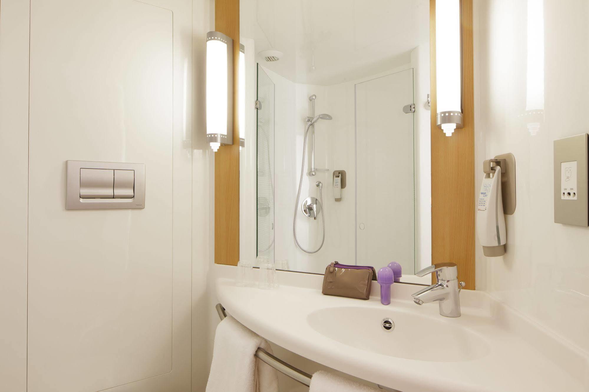 Ibis Wellingborough Hotel Екстериор снимка